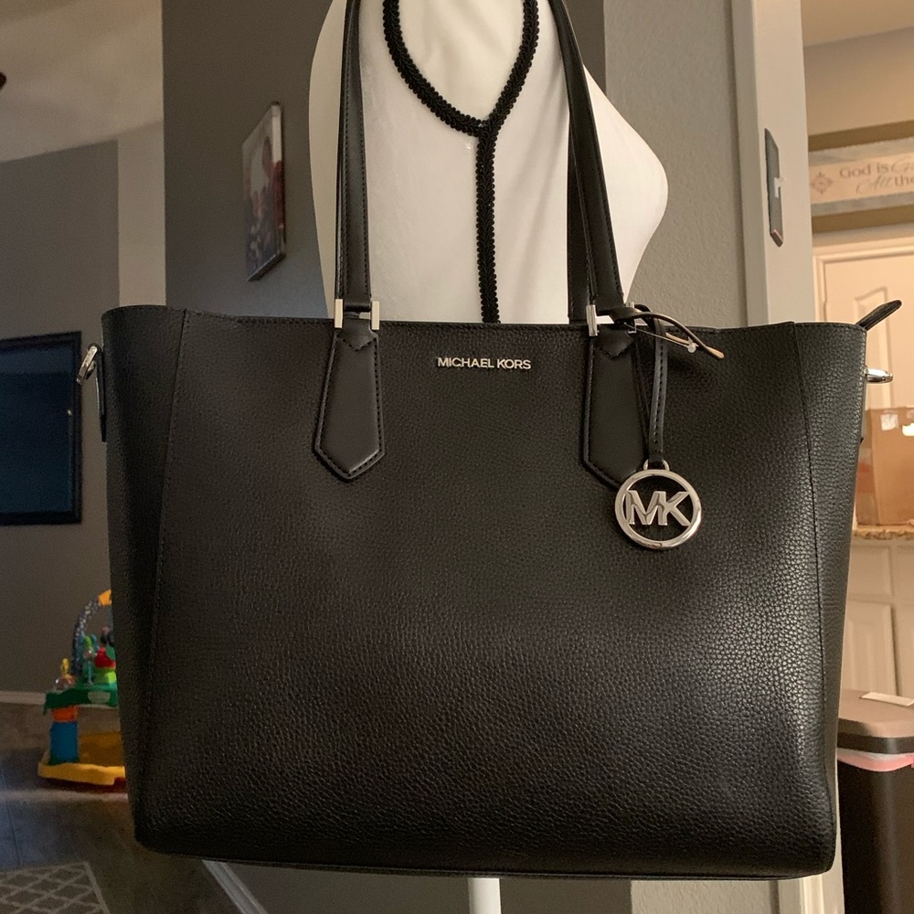 New 3in1 MK Kimberly large tote 🖤 - Picture 5 of 8